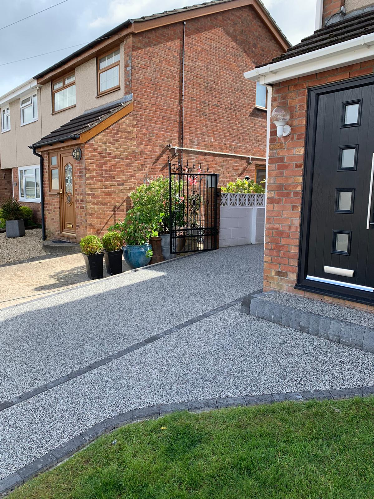 Dark grey resin entrance surface with neat contrasting edges