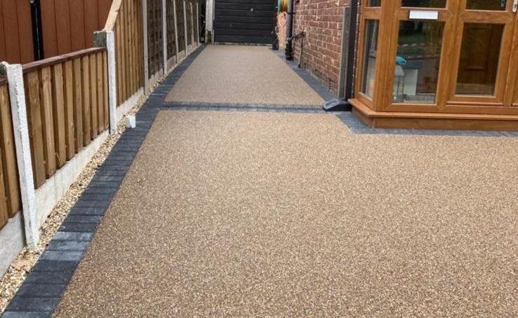 Warm resin side pathway with charcoal edging