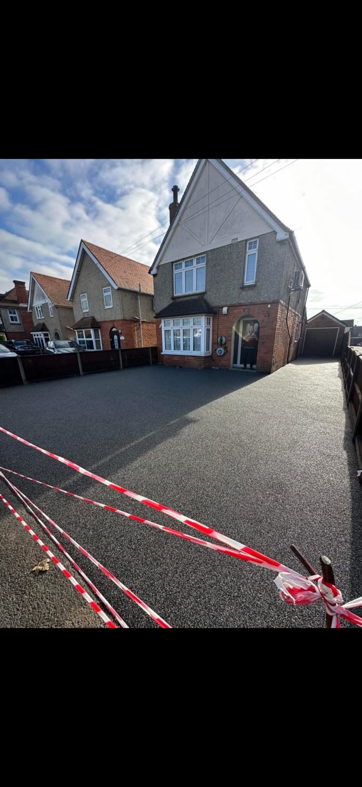 A completed charcoal resin driveway installed by JD Resin Solutions